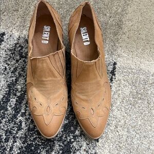 Tan Silent D ankle Boot